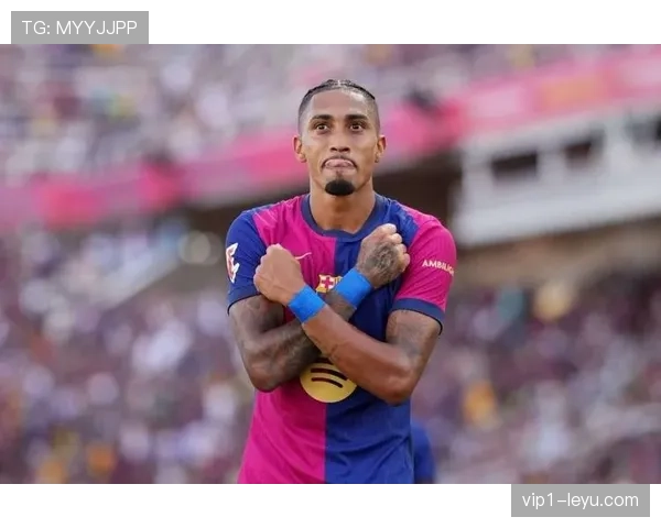 拉菲尼亚帽子戏法展现锋线实力，有望晋升球队进攻核心