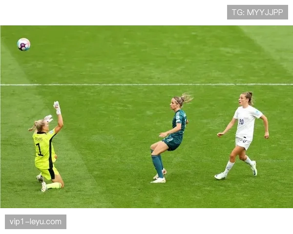 女足欧洲杯决赛激战正酣，巅峰对决引爆绿茵场