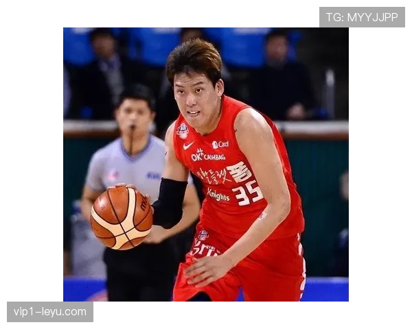 日本国家队力拼世界杯16强，顽强斗志引关注