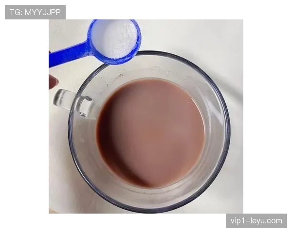 贝林厄姆家冰箱里塞满蛋白粉，连可乐瓶都换成水了